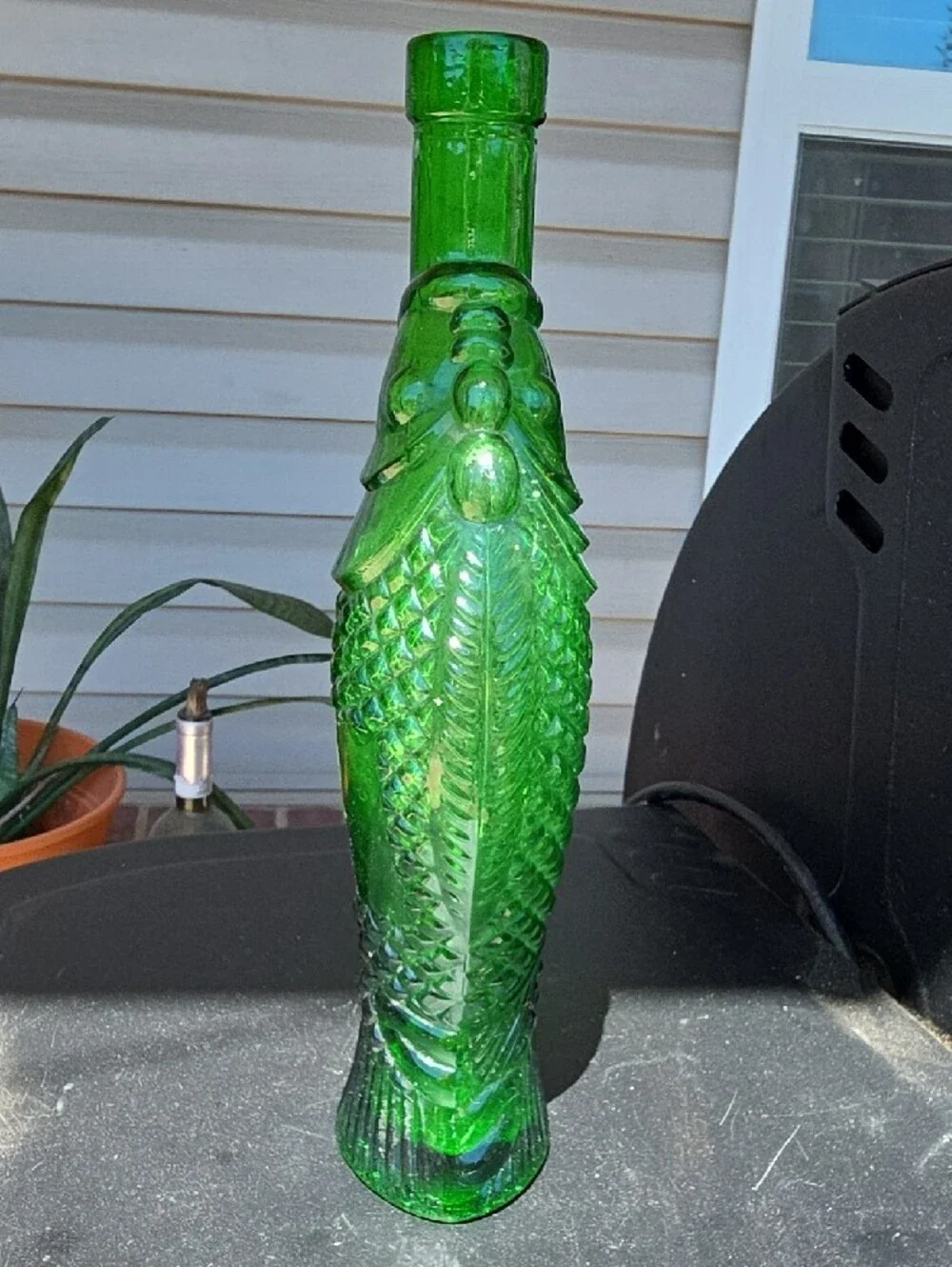 Green Glass Fish Figurine Bottle for Aquarium Décor